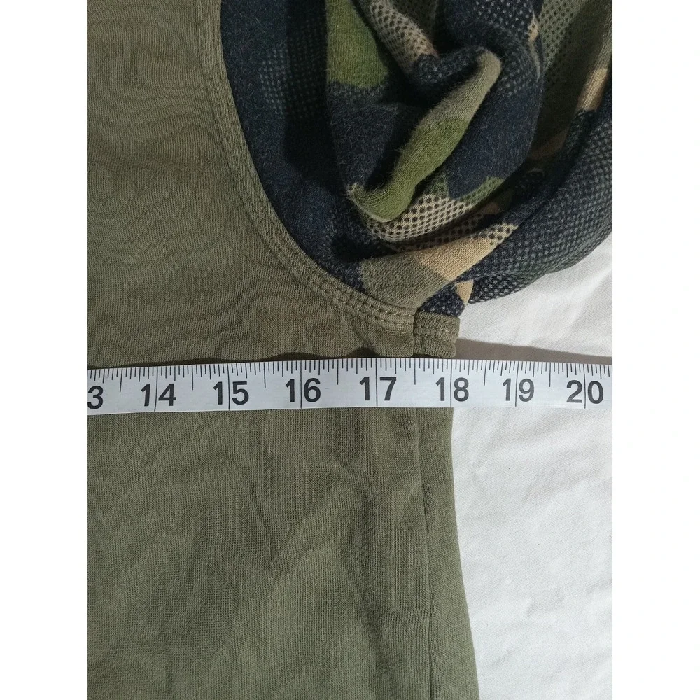 Nike‎ Camo Hoodie Youth Size Large  Boys/Girls Hooded Sweatshirt. Orange Swoosh